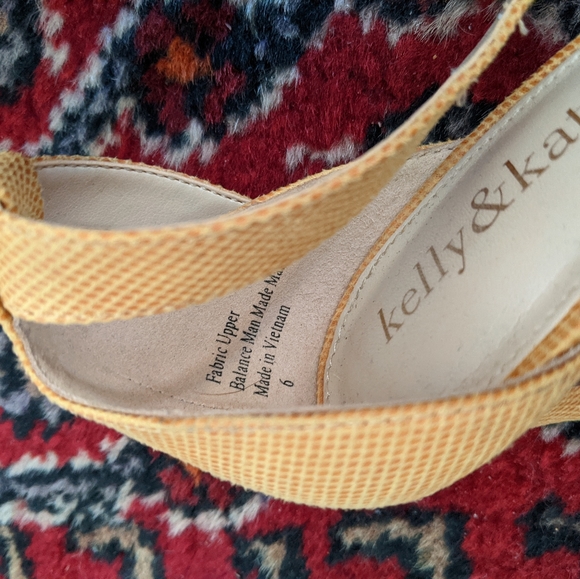 Kelly&Kate mustard heels - Picture 2 of 3